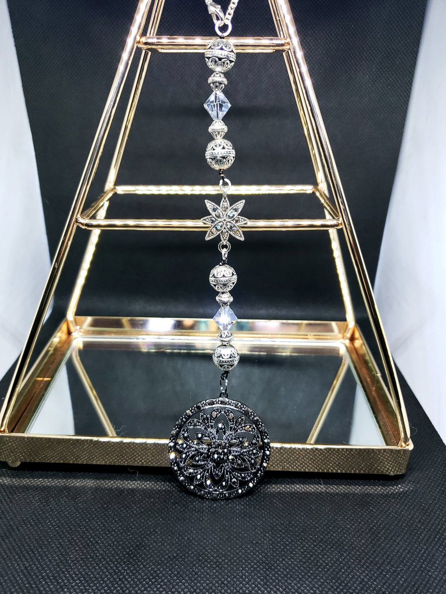 busybsplus's tweet photo. 🐝 Hanging Decor B2G1 Free site wide with code 123GONE at checkout, with free us shipping! https://t.co/wiRwV2JyLo ❤ #shop #shopsmall #smallbusiness #jewelry #handcrafted #walldecor #cardecor #hangingdecor #pullchain https://t.co/WebBXmFMvu