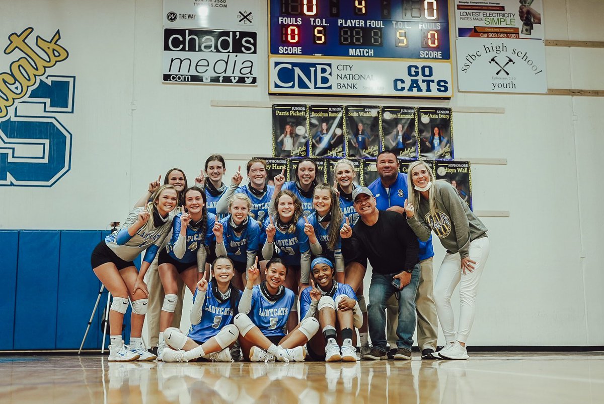 There they are...SOLO DISTRICT CHAMPS!!! The LadyCats upended Longview tonight 3-1 to take the title of District Champs. PLAYOFFS HERE WE COME!  Congrats ladies! <a href="/baileybdorner/">Bailey Dorner</a> <a href="/CoachGregOwens/">Greg Owens</a> <a href="/sshswildcats/">SulphurSpringsHS</a> video highlights coming soon thanks to <a href="/alliancebanktx/">Alliance Bank</a>