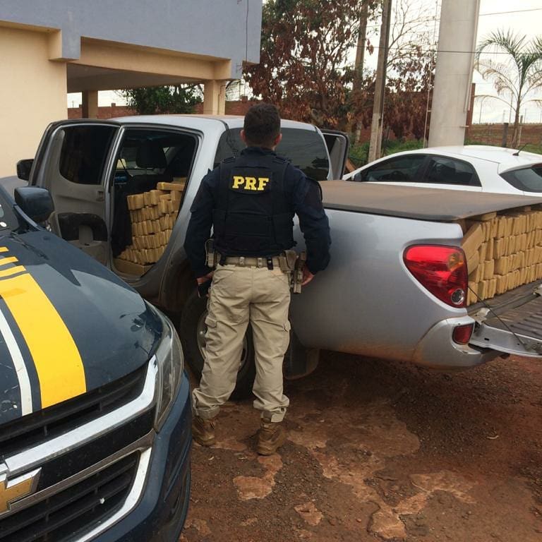 fides_invictus's tweet photo. @PRFBrasil apreende 1,9 tonelada de maconha em dois flagrantes no MS
@PRF_Aggio 👊
Saiba mais em: https://t.co/uSL5WFDsxf
#PRFBrasil #PRFMS #combateaocrime #narcotrafico #maconha #novaandradina #paranaíba #matogrossodosul https://t.co/fXdmzBAVhg