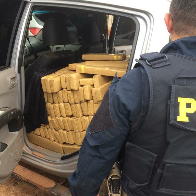 fides_invictus's tweet photo. @PRFBrasil apreende 1,9 tonelada de maconha em dois flagrantes no MS
@PRF_Aggio 👊
Saiba mais em: https://t.co/uSL5WFDsxf
#PRFBrasil #PRFMS #combateaocrime #narcotrafico #maconha #novaandradina #paranaíba #matogrossodosul https://t.co/fXdmzBAVhg