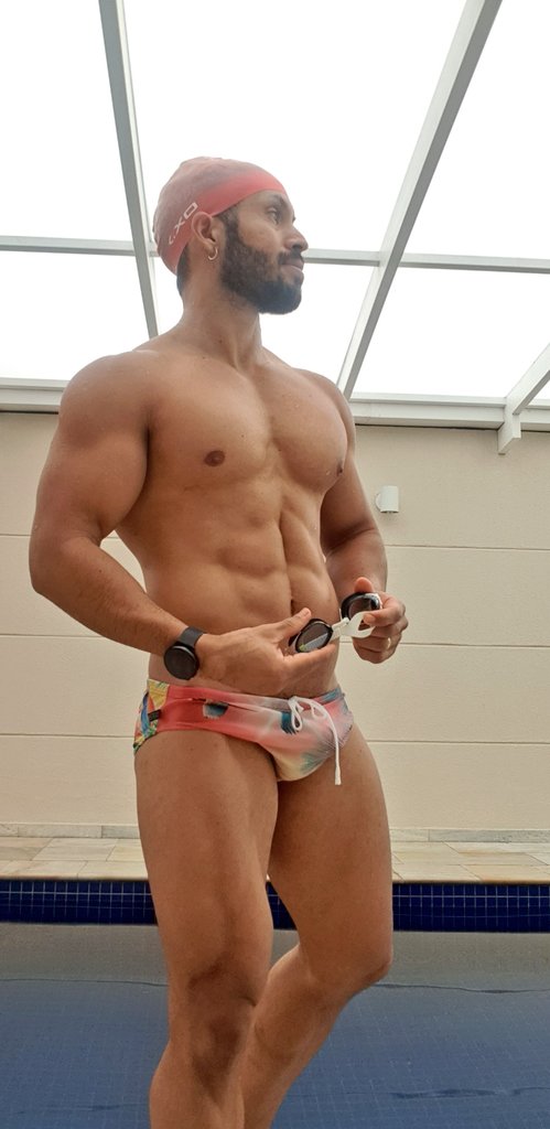 ChicoVava's tweet photo. Hoje teve Aeróbio na água. Corrida dentro da piscina 1km e 1km de natação.  Seguimos no plano! 💪🏾❤👍🏾💪🏾😉👍🏾👏🏽👏🏽🔥🔥💪🏾😉👍🏾
#mansphisic #FitnessMotivation #natação #musculação #chestday #tetaday #LEGDAY #bodyday #Motivation #blackboy https://t.co/D2SRteLnAs https://t.co/EHvemaXuoU