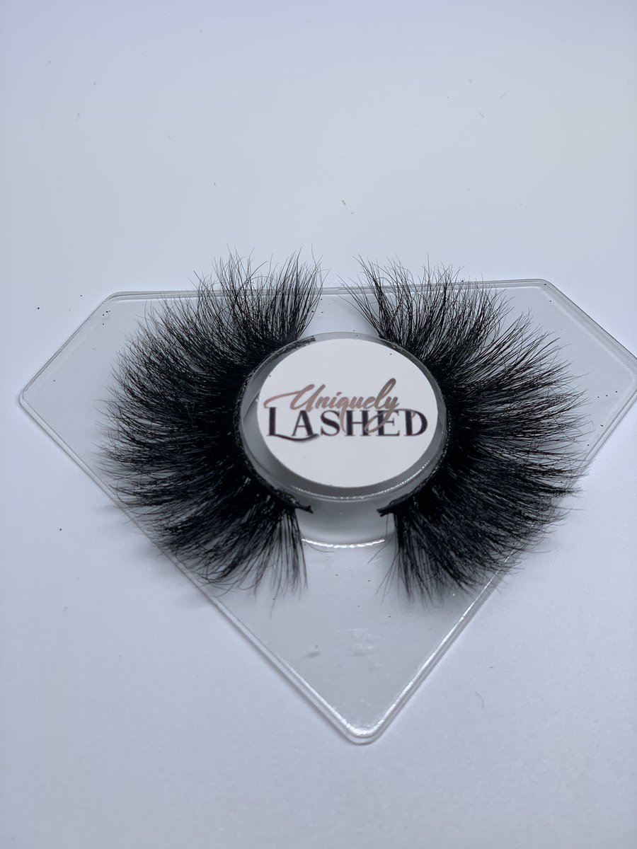 LashedUniquely's tweet image. Meet “Fierce” 

She is your going out lash and could be an everyday lash for our glam dolls🥰 She is available for purchase on our website‼️ link in bio💋