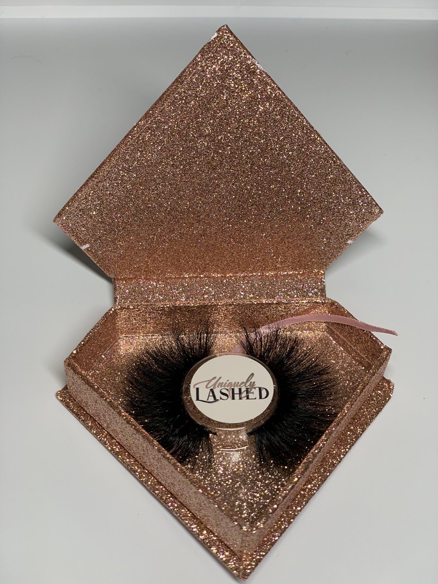 LashedUniquely's tweet image. Meet “Fierce” 

She is your going out lash and could be an everyday lash for our glam dolls🥰 She is available for purchase on our website‼️ link in bio💋