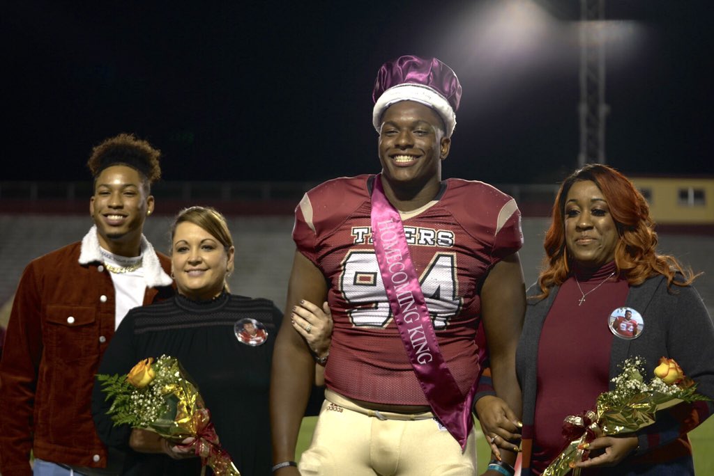 Julie_Boudwin's tweet photo. No. 1 player in Louisiana.

No. 1 DT in the nation.

No. 5 overall player in the country.

Homecoming King 👑 https://t.co/By2dt7PoFu