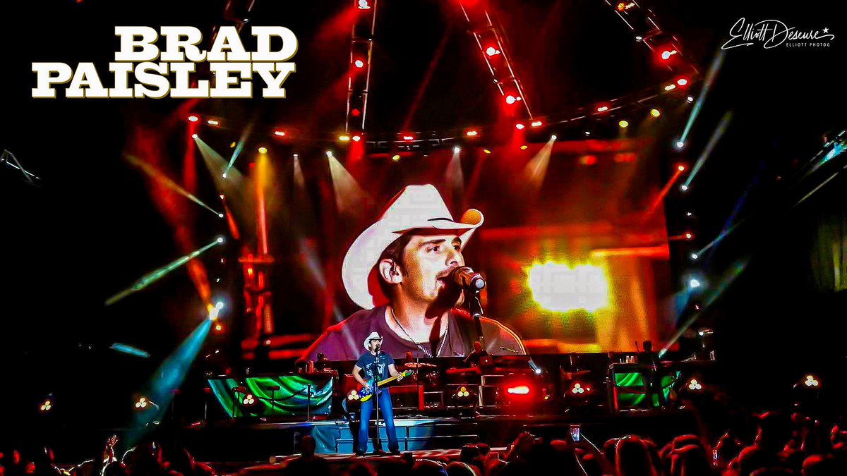 BirdmanDeseure's tweet photo. @BradPaisley rockin @ottawabluesfest #BluesFest #ottawa #OttawaBluesFest #BradPaisley #BradPaisleyConcert #BradPaisleyFan #BradPaisleyMusic #Concertlights #concertlighting #concert #concertphoto #concertpic #concertphotography #gigphotography #mudonthetires #concertphotographer https://t.co/p3uXo6vcpu