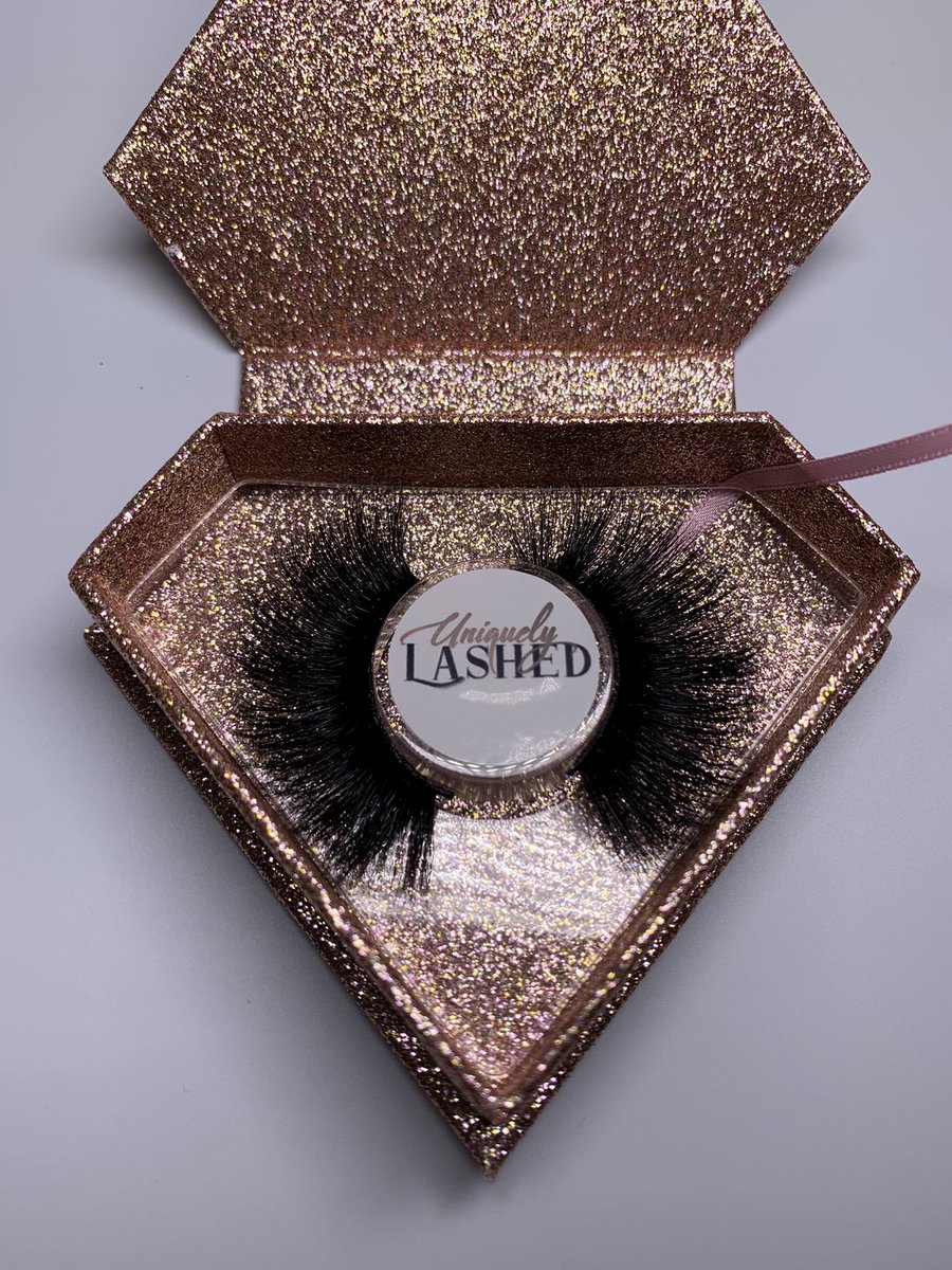 LashedUniquely's tweet image. Meet “Classy”

She is our bold and beautiful everyday lash in D curl🤩