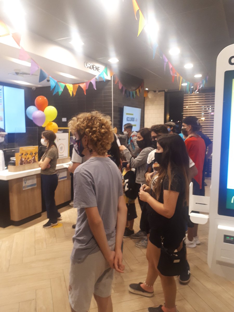 cabjmarcelo2015's tweet photo. @McDonalds_Ar  ,comprar por la app es una mierda ,te hacen entrar al local sin distanciamiento, hace 40'que espero, https://t.co/GqGAEnI0MB