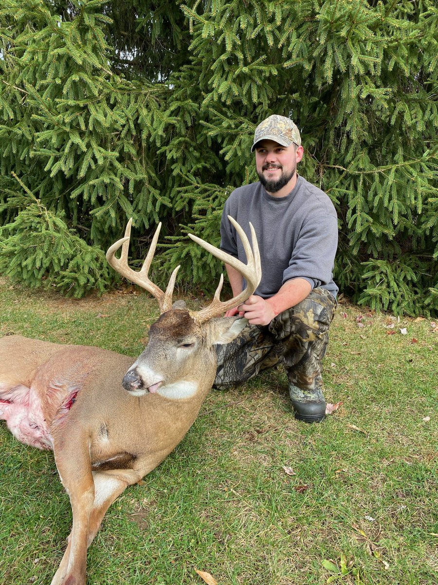 LJbiebs's tweet photo. 6 years of letting ‘em go and letting ‘em grow finally paid off 🦌 https://t.co/odfTFlEqPp