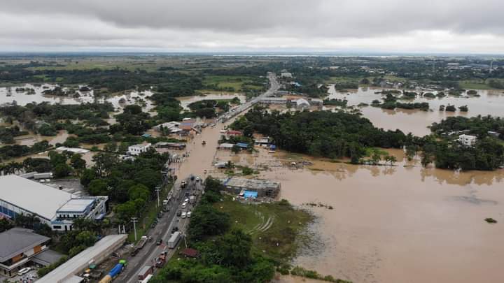 queenqarla's tweet photo. Cauayan City government's latest drone shots of the flooding in the Province of Isabela. People need help. Not tomorrow, not next week. NOW. Walang local news kasi na shut down ABS-CBN Isabela.  #IsabelaNeedsHelp #CagayanNeedsHelp https://t.co/0V1Ey5AXGP