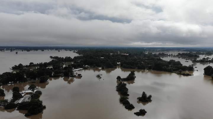 queenqarla's tweet photo. Cauayan City government's latest drone shots of the flooding in the Province of Isabela. People need help. Not tomorrow, not next week. NOW. Walang local news kasi na shut down ABS-CBN Isabela.  #IsabelaNeedsHelp #CagayanNeedsHelp https://t.co/0V1Ey5AXGP