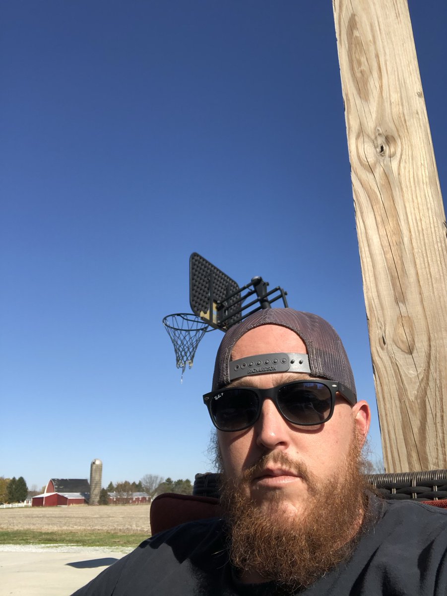 MikeB8806's tweet photo. When it wasn’t 30 outside...already miss you warm weather https://t.co/zk3wtS2dbs