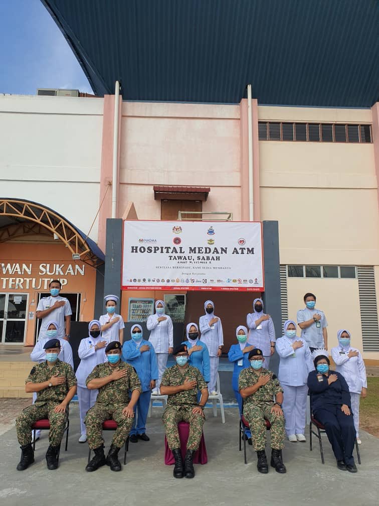 DGHisham's tweet photo. Majlis Penghargaan Kumpulan Pertama Staf KKM yang bertukar keluar dari Hospital Medan ATM dan penyampaian sumbangan Deepavali kepada mereka. Team Malaysia #KitaPerlu Menang. https://t.co/5BFxJbB7MJ
