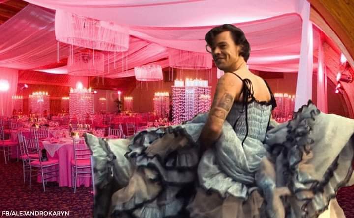 kimspurple's tweet photo. vazou o harry na festa de 15 anos dele
#15anosdoharry #debutou #15anos #eufuieutava #blueandpink https://t.co/N1De0Y4IH4