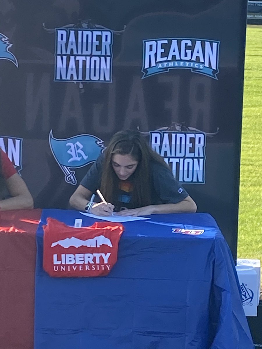 Kevin_Troup's tweet photo. She did it! @ReaganTFXC Sammy signed her letter of intent to run for Liberty University. #runsammyrun https://t.co/FXBVRwtlGp