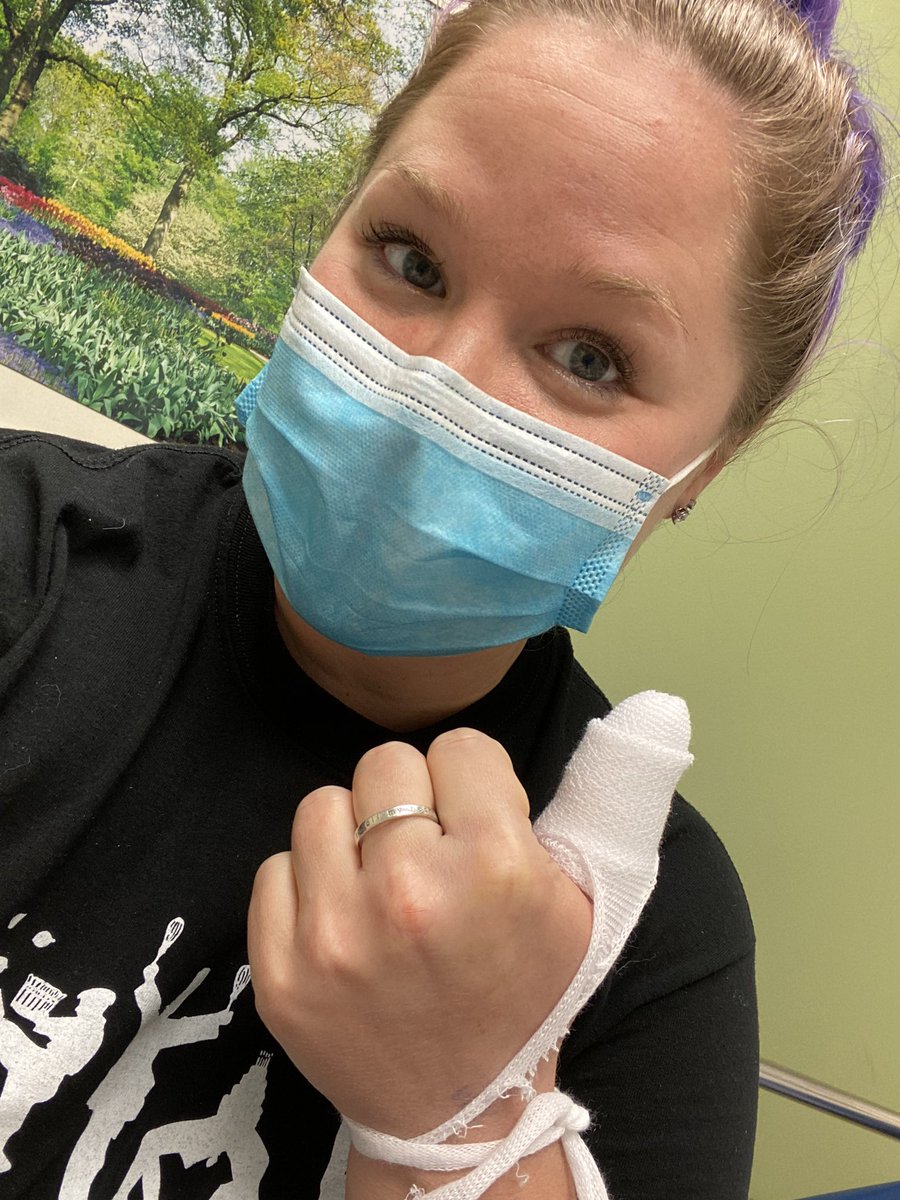 SLBarbarian's tweet photo. Made it 34 years without stitches outside of a surgery. Thanks Friday the 13th! #cheflife #hazardofthejob https://t.co/nA606alc7G