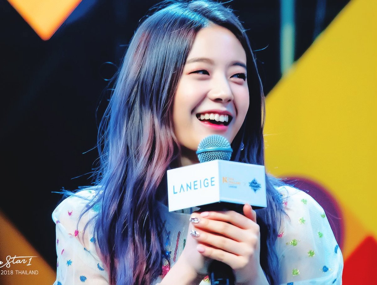 PROMlS_9's tweet photo. ㅤ𓍯 프로미스𝟗 ♡ › 💣꧞ fınd the 𝕡𝕣𝕠𝕞 ₊ ısə [ havıng @f.𝘂𝗻 ⿻ #COSMICDB ˛ @OFCOSMICDUST .❜
Airi y su puppy face están alegres de (AL FIN) poder llegar al debut de estas preciosas chiquitas cósmicas. ¡Las adoramos! Esperamos disfruten de nuestra presentación. https://t.co/uiy1iqOAEK