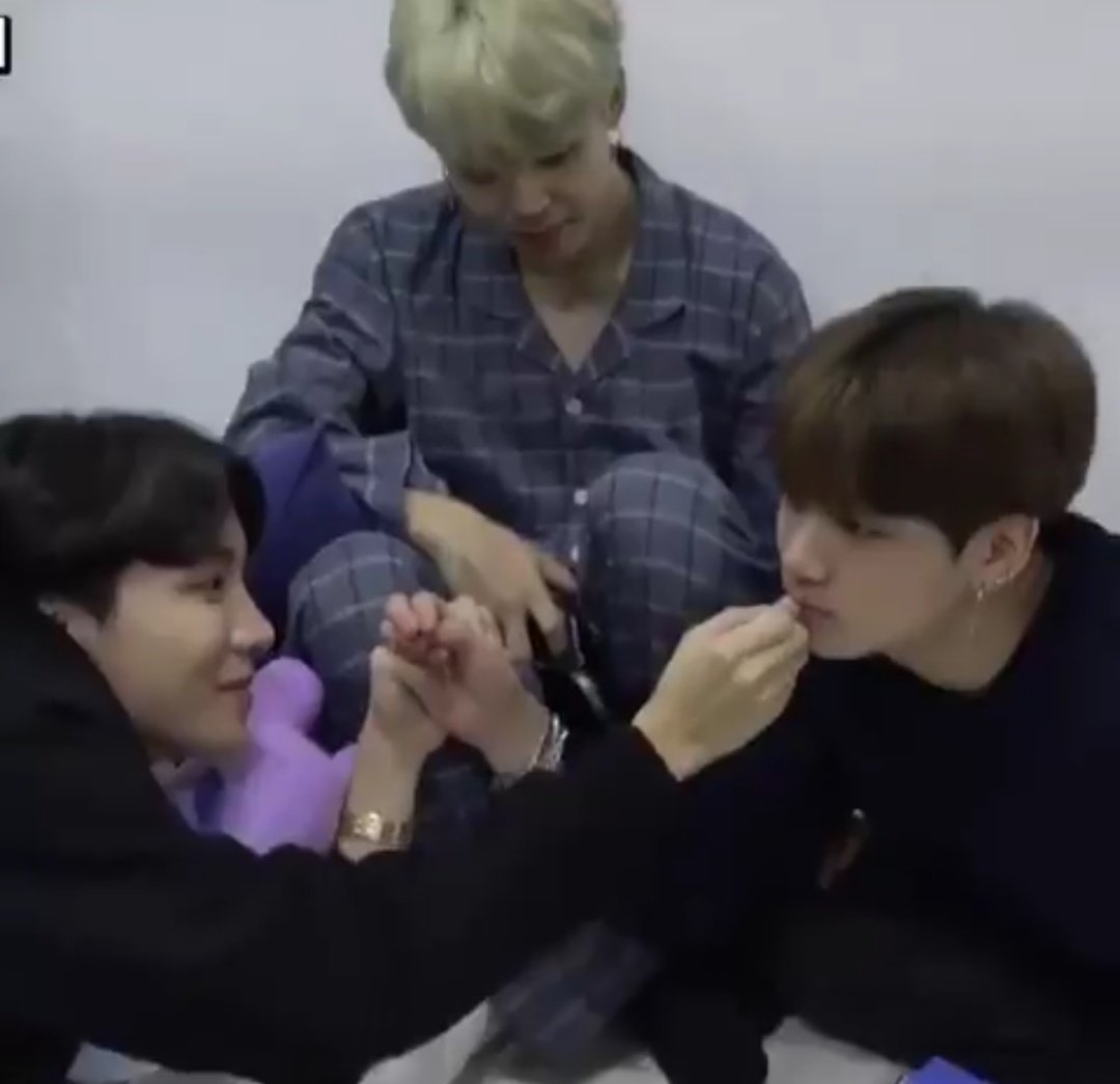 เข้าหน้าหนาวแล้วอย่าปล่อยให้ปากแห้งนะคะ