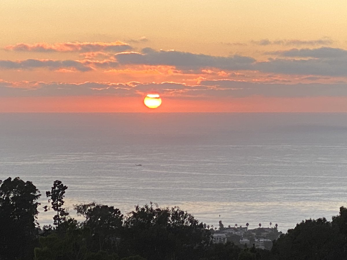 La_Jolla_Views's tweet photo. Another beautiful sunset in La Jolla Coast viewed from LaJolla Summit in San Diego California. #lajolla #lajollasunset #lajollacoast #SanDiego #California  #sunsetphotography #sunset #sunset🌅 https://t.co/zPbhMsG8Mt