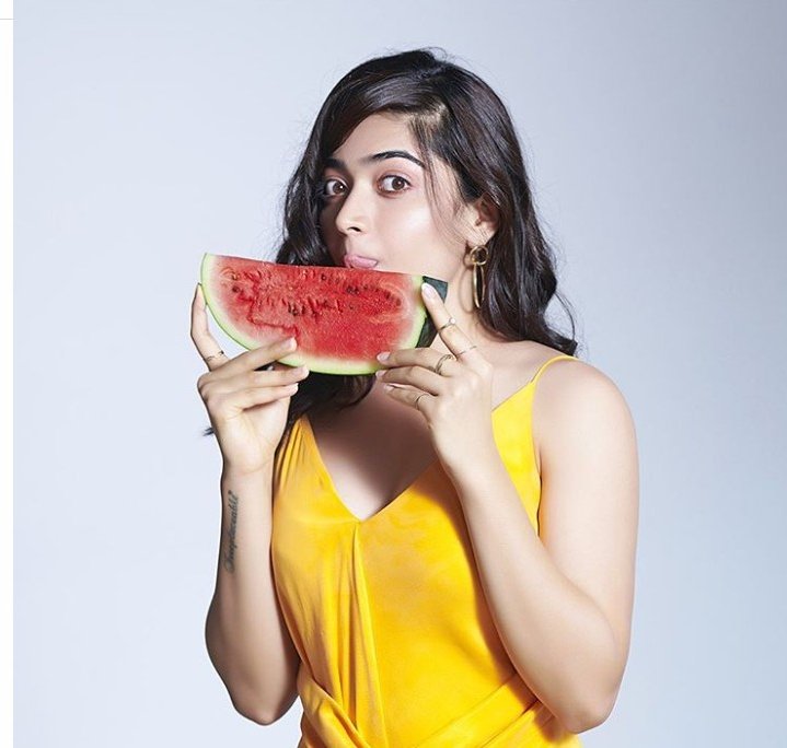 ನನ್ನ ದೇವತೆ ರಶ್ಮಿಕಾ  @iamRashmikaನೀವು ಬಹುಕಾಂತೀಯವಾಗಿ ಕಾಣುತ್ತಿದ್ದೀರಿನಿಮ್ಮ ಸಿಹಿ ನೋಟವನ್ನು ಪ್ರೀತಿಸುತ್ತೇನೆನಿಮ್ಮ ಆರೋಗ್ಯ ಸಲಹೆಗಳನ್ನು ಪ್ರೀತಿಸುತ್ತೇನೆ, ನಿಮ್ಮ ಪದವು ನನಗೆ ಚಿನ್ನದ ಪದವಾಗಿದೆನೀವು ಕಲ್ಲಂಗಡಿಯಂತೆ ಸಿಹಿಯಾಗಿದ್ದೀರಿಸಾಕಷ್ಟು ಪ್ರೀತಿ  ನಿಮ್ಮ ಪ್ರಾಮಾಣಿಕ ಅಭಿಮಾನಿ  #RashmikaMandanna  @iamRashmika