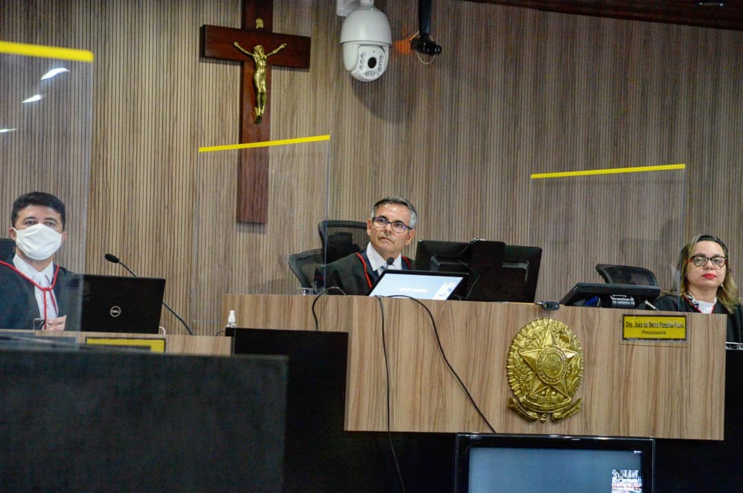 trepboficial's tweet photo. Desembargador Joás Filho assume a presidência do Eleitoral e dá posse ao desembargador Leandro dos Santos, como membro da Corte
➡️ Saiba mais: https://t.co/BA3Up3nXNb
#tse #trepb #justiçaeleitoral #paraíba #eleições #Eleicoes2020
#eleições2020napb https://t.co/SU5vuqWM9y