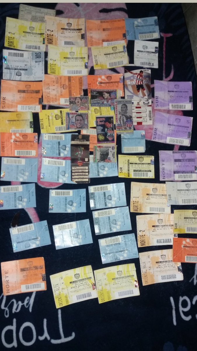 stevensoncas20's tweet photo. Aún pienso que fue la mejor época de mi vida 
Lleno de emoción y locura por @JuniorClubSA  
Siempre ha sido una locura 
Pero e aquí está en casa boleta 
Una experiencia una locura 
Y aún me falta una bolsa más buscar 😎❤⚽️🇮🇩 https://t.co/jKIbFfBQr0