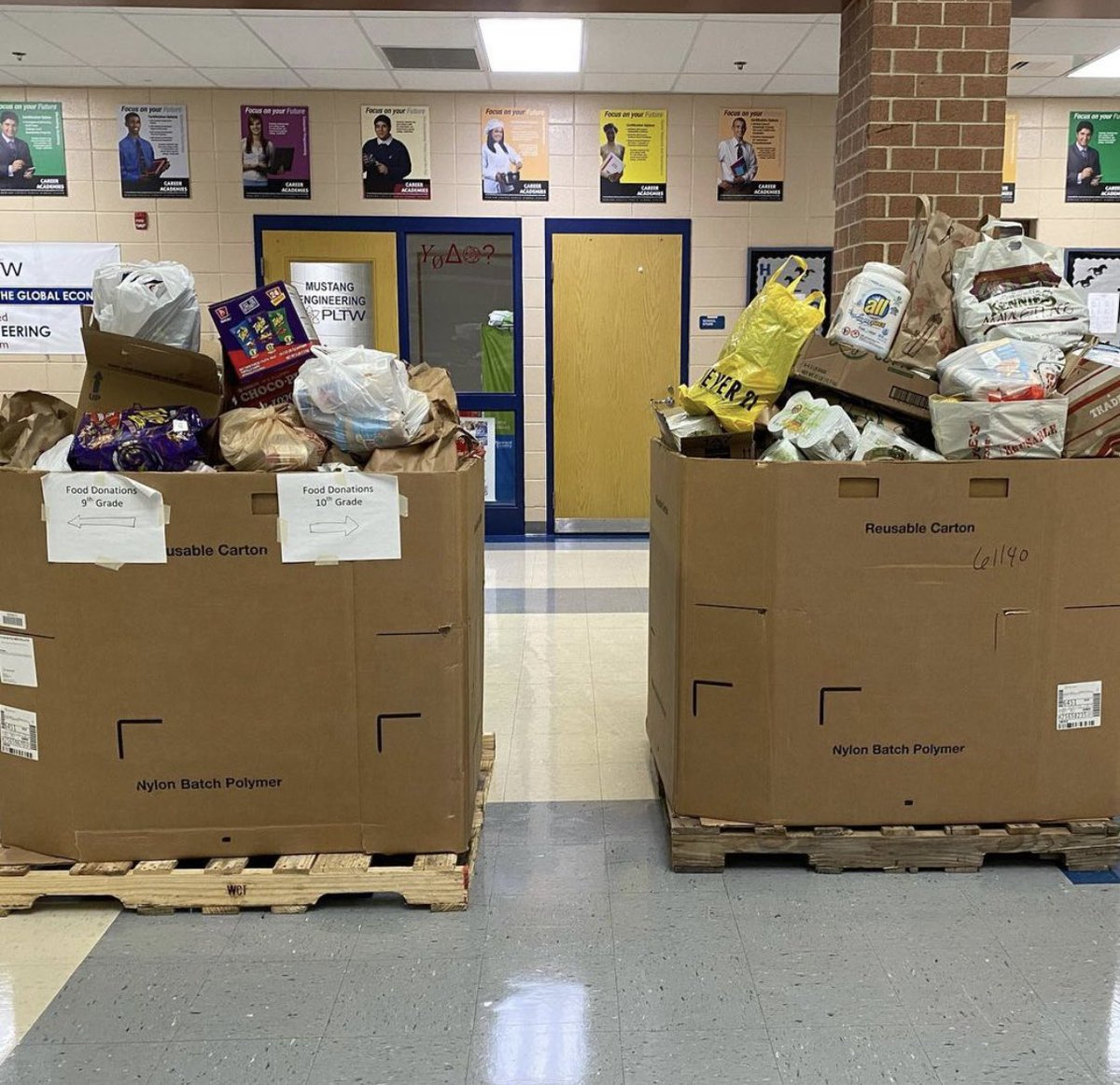 hcpss_mrhs's tweet photo. So proud of our MRHS community for donating food items through a non-contact drop off to benefit Howard county families. Over 1,400 lbs of food were donated. #mustangpride https://t.co/JxYrLPwA6d