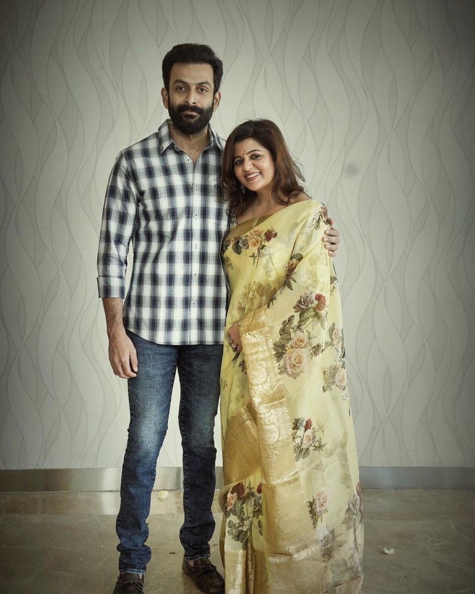 PrithviOfficial's tweet photo. Happy Diwali! 🤗❤️✨ https://t.co/8eFq9XXIrX