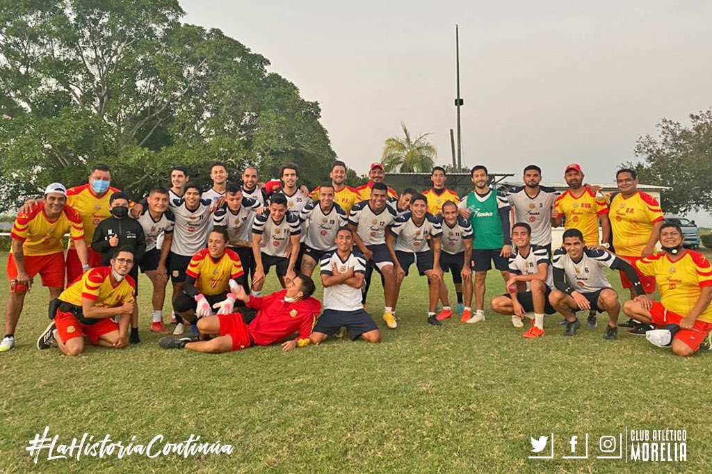 C_A_Morelia's tweet photo. La banda está lista... A Rompérnosla por Morelia 🧨🧨🧨

@CFCorrecaminos  vs @C_A_Morelia  

#LaHistoriaContinúa🔴🟡 https://t.co/epAxckL6S0
