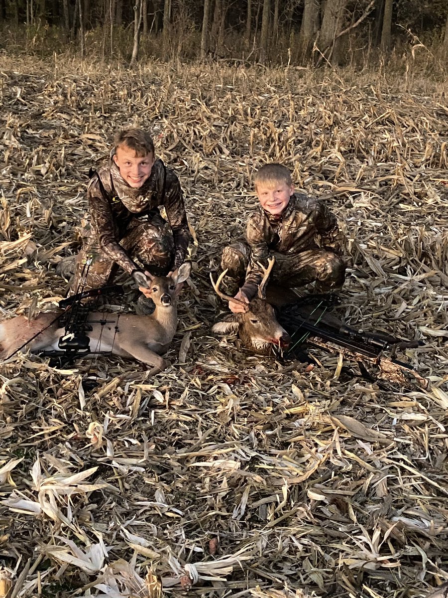 OhioHunterDad's tweet photo. 11/7/2020.  Will bags his first archery buck!  Grant follows up with his first compound kill with his #Bowtech https://t.co/cSKpa15Og5