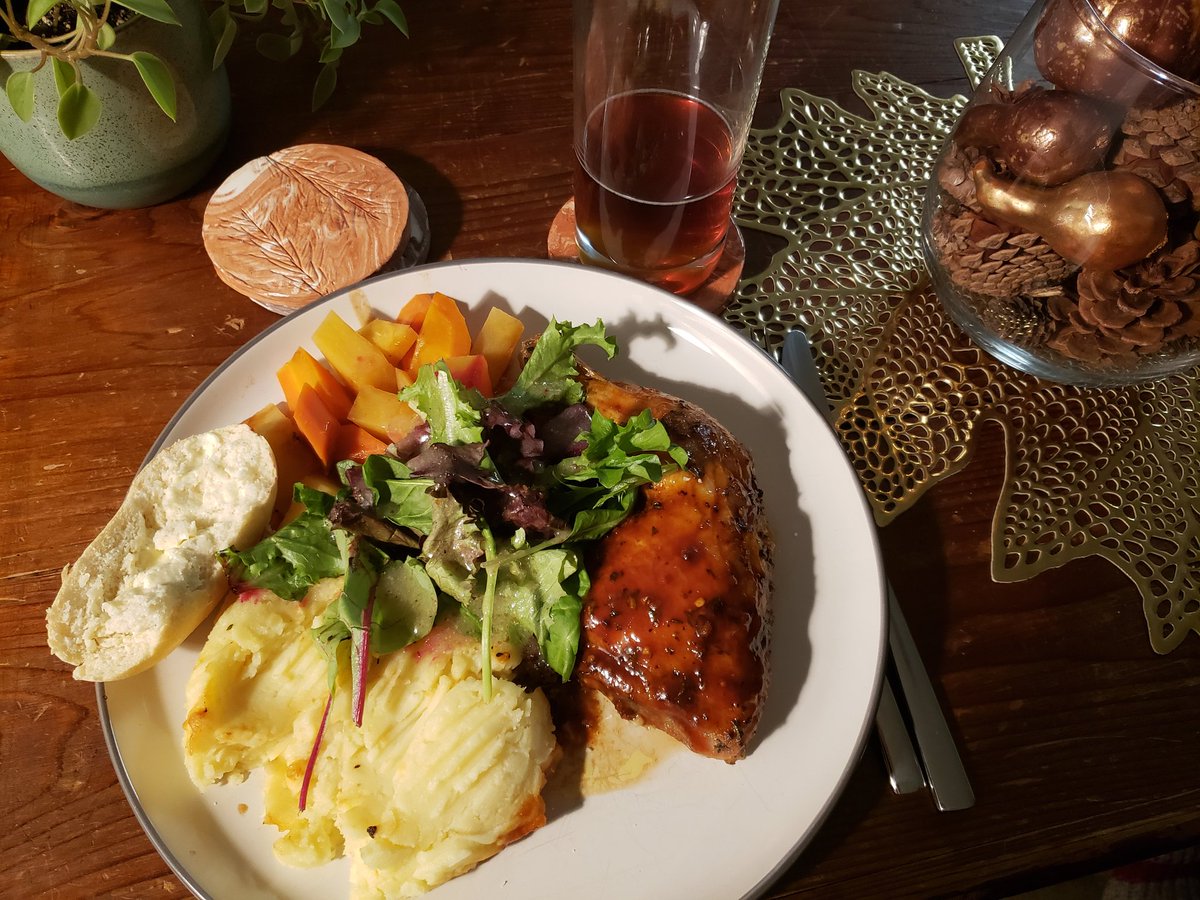#RememberingAnitaStewart tonight with a fantastic Taste of Canada dinner thanks to the talents of <a href="/HospitalityUofG/">Hospitality Services</a>