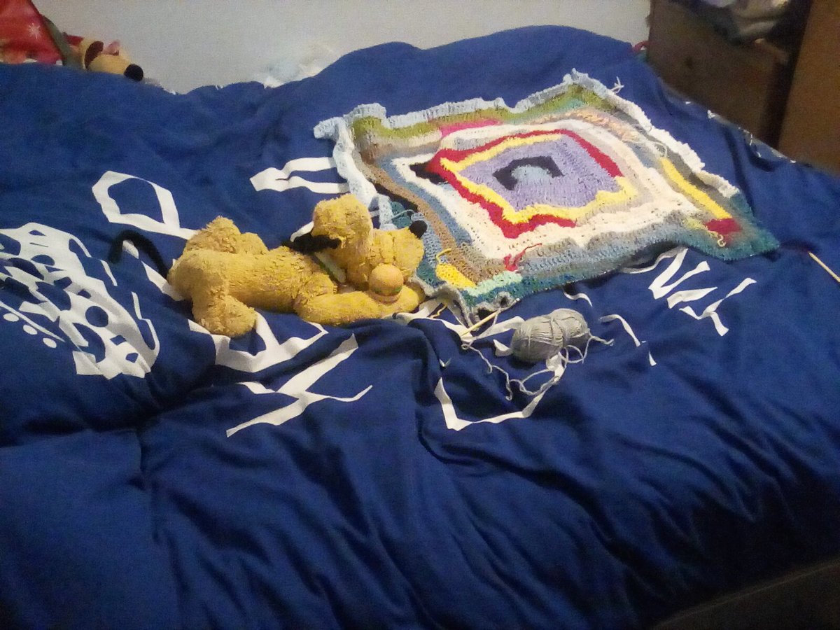 joeagle1986's tweet photo. @superbadMags mummy making a scrappy blankie! She says it's for her and uncle Alex's bed.I told her it's Pluto size already! https://t.co/TxkkEV3W6D