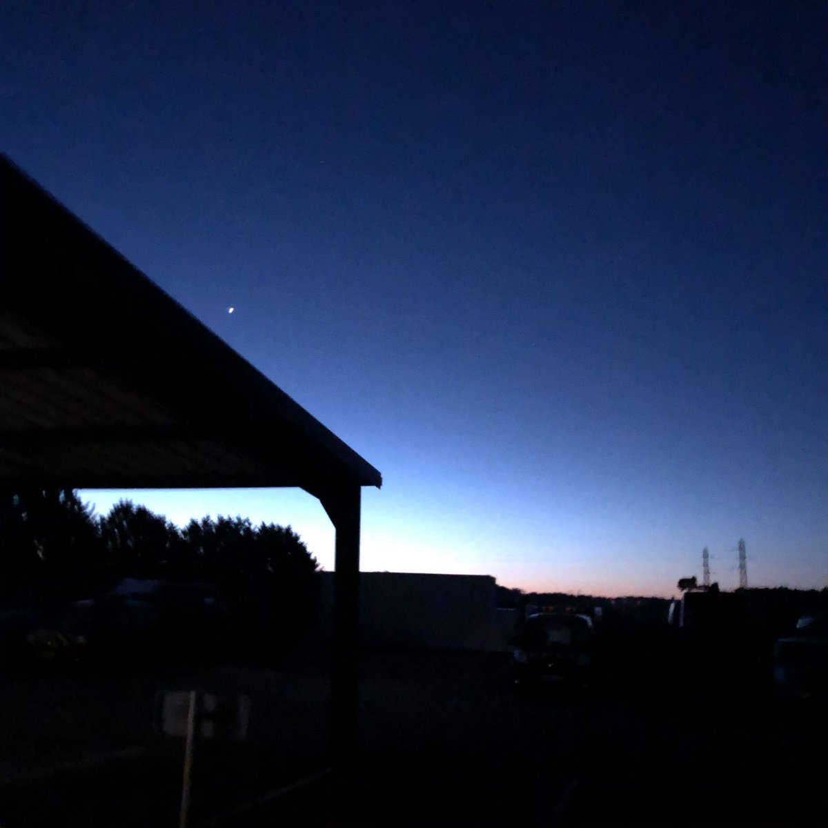 Luneauvincent's tweet photo. Bientôt la fin de la garde.. 😉
Même au #CTA_CODIS des @pompiers36, ma campagne @Indre36 a du style ! 🤩😉 https://t.co/GidPr00AXT