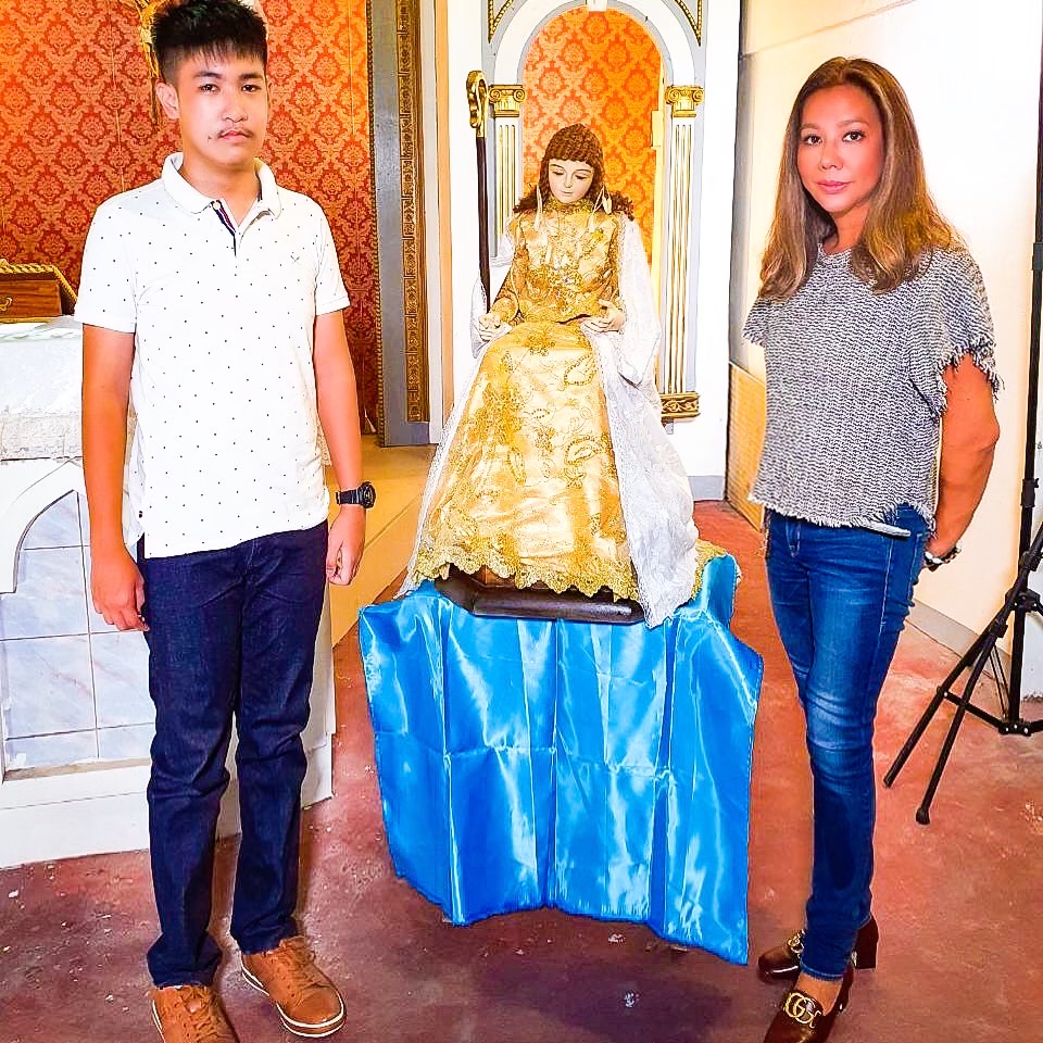 ratedkabscbn's tweet photo. Akala ng sakristan na si Franz, ang imahen na ito ni Niña Maria ang magdadala sa kanila ng blessings. Pero bakit mula nung pumasok sa bahay nila ang poon, may kakaibang mga pangyayari ang kanilang naexperience? May kuwento sa likod ng santo. Mamaya 4 pm sa TV5 #RatedKorina https://t.co/cG36mskmOL