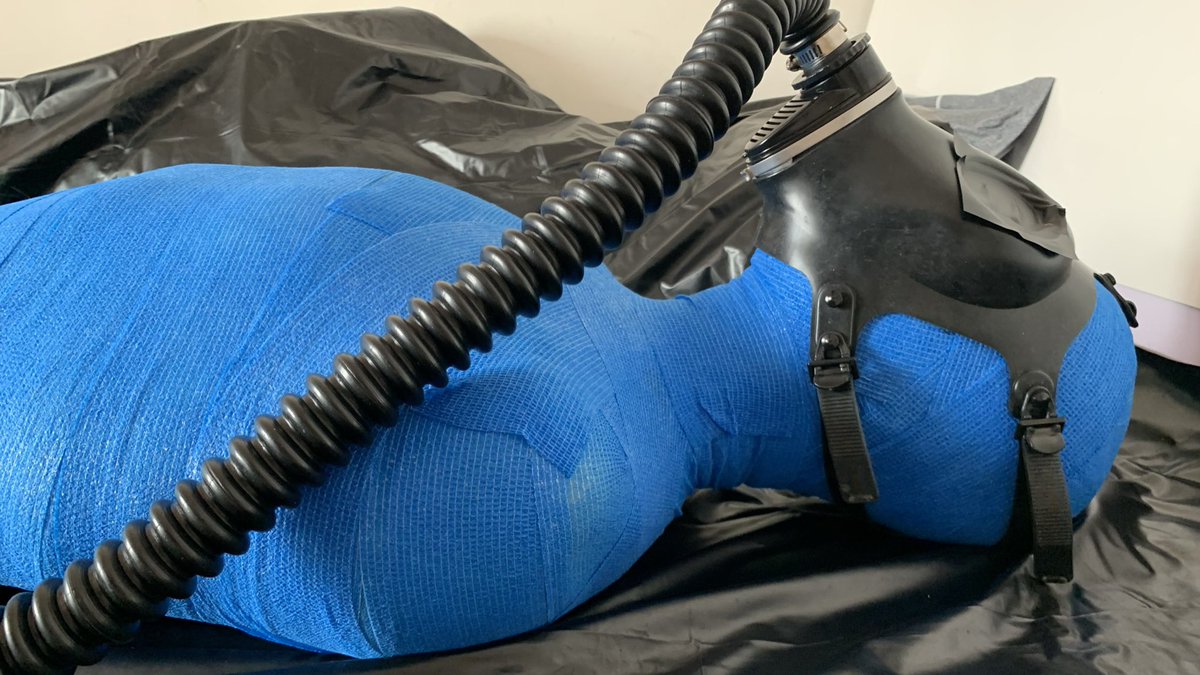 昨天晚饭后的活动：木乃伊+呼吸控制
猜一下我坚持了多少个小时..