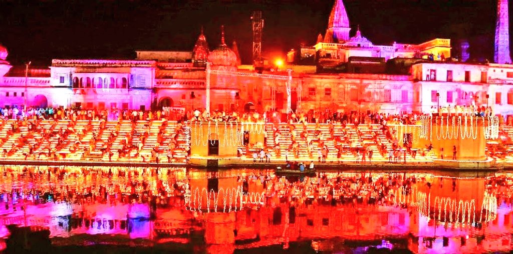 _NikhilGiri's tweet photo. #JaiShriRam 
After 500 years of suffering #Ayodhya the birth place of #ShriRam celebrating 1st grand #Diwali . 

According to the UP government, a record 5.51 lakh earthen lamps were lit up on the banks of the Saryu.

#RamMandirAyodhya
#UPGoverment
#India🇮🇳
#Hinduism
#HappyDiwali https://t.co/fHDdUW4FLO