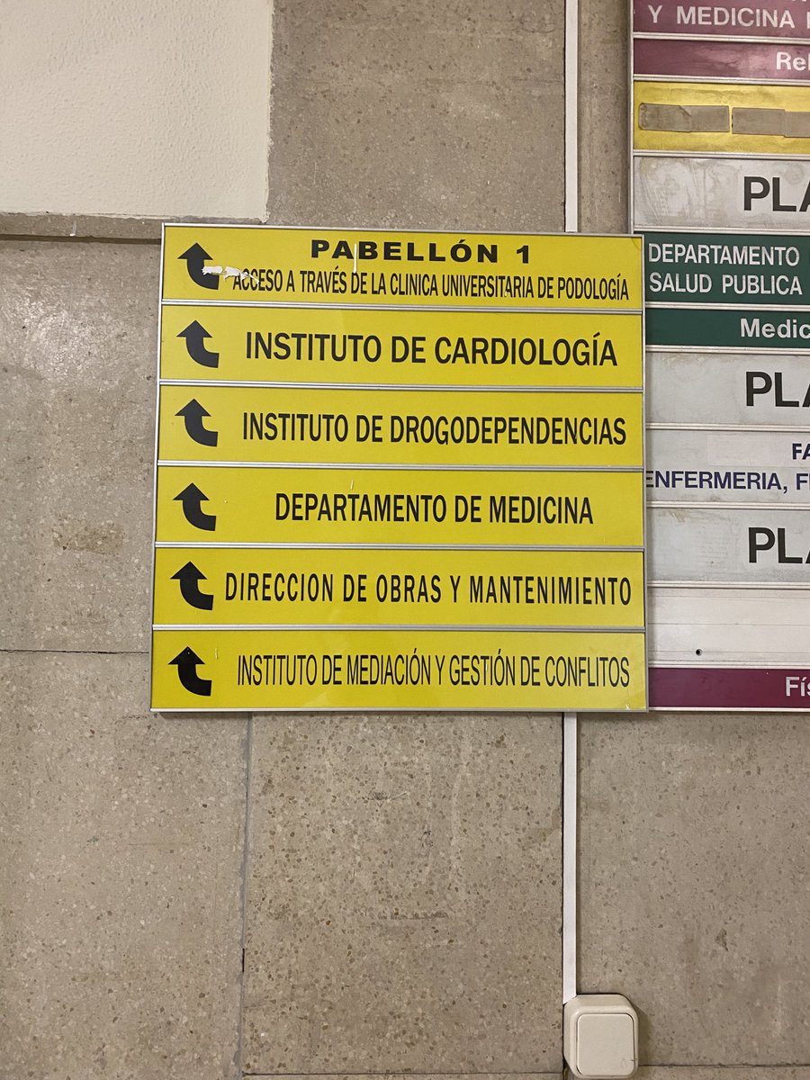 cleaniswud's tweet photo. ⁦@lalenguamoderna⁩ en la UCM hemos atopado un ‘conflito’ #capachao https://t.co/bkOR1Mfgpi