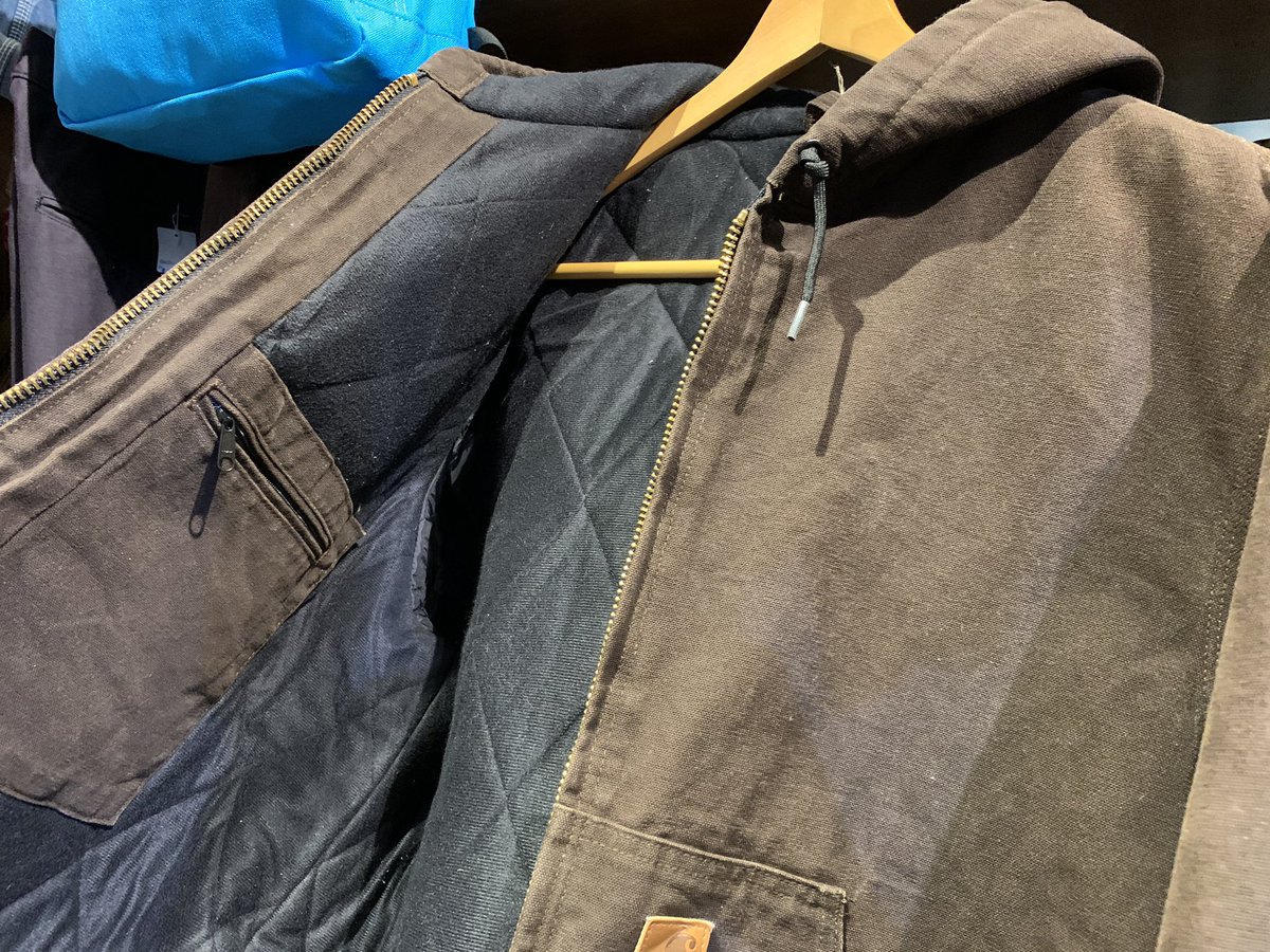 outsidekawasaki's tweet photo. USED Carhartt
Duck  Hood Jacket
Size L
Price ¥10800+tax

SNSに載せる前に
毎回売れてしまうこちら💁‍♂️
ダック生地！
羽織るだけで
アメカジワーカー👍

#川崎 #川崎駅東口 #新品 #インポート #古着 #used #古着屋 #ユニセックス #アメカジ #カーハート #carhartt #ジップパーカー #川崎じもと応援券 https://t.co/9CGqUwo72U