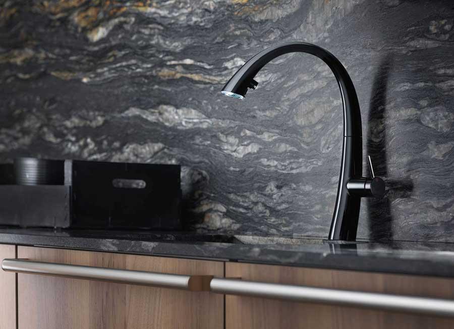 inwohnen's tweet photo. Für nahezu jede Lifestyle-Welt das passende Armaturendesign – die Premium-Armatur ZOE des Schweizer Herstellers KWC ist auch in der Ausführung matt black erhältlich.

 ⬇️  ⬇️  ⬇️ 
https://t.co/bbO6TjQqbj https://t.co/sWJR0Hu7xC