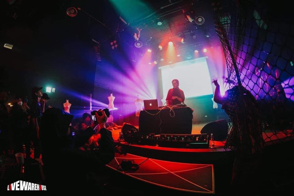 ovdstw's tweet photo. - - ​ KITrust @ LIVE WAREHOUSE ​last weekend - -​

12月的專場以全新編制呈現​
你們會看到 KITrust 跟S.D.做出別於以往的搭配​
鼓與Bass直擊心臟只是基本的​
​
#跨我身體
#OverMyBody  
Over My Body present: debut party
LIVE WAREHOUSE https://t.co/bbsDXReE0b