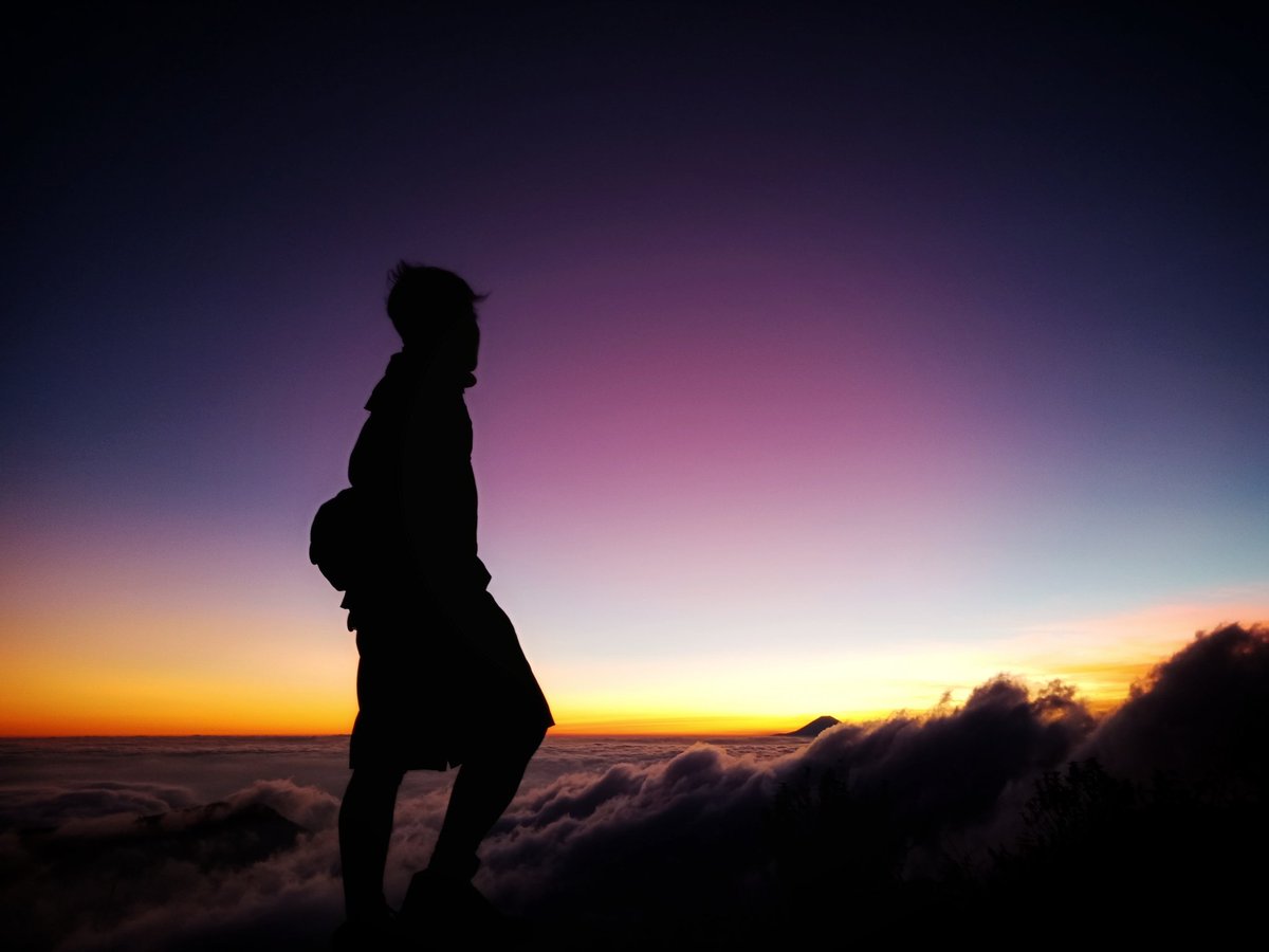 Algumara_'s tweet photo. @nesting_ saat di antara senja,,,hanya aku, dan asa yang tlah terbuang sia2 https://t.co/czTL55EDNk
