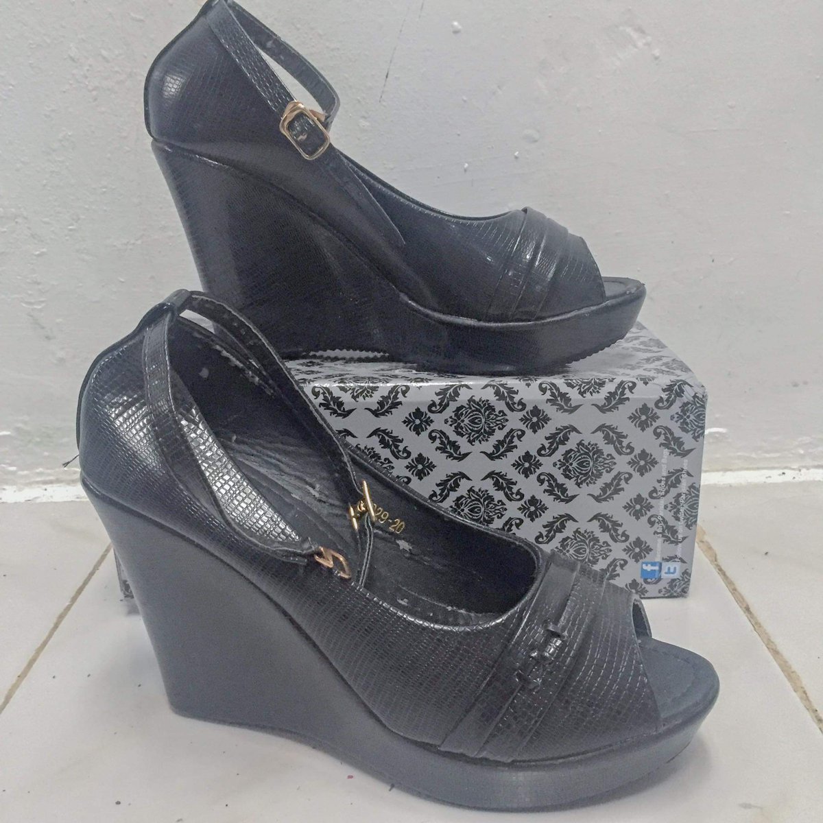 joanneabejero's tweet photo. SELLING MY HEELS ❗❗❗
PANDAGDAG SA DONATION DRIVE NAMIN.
ALL PROCEEDS WILL BE DONATED TO THE VICTIMS OF #TyphoonUlysses
#CagayanValleyRegionNeedsHelp
#ProjectUlysess
#TugeguaraoNeedsHelp https://t.co/H6e5uYVEvT