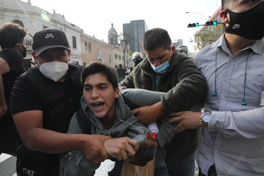 franklinbriceno's tweet photo. #Peru president's ouster sparks wave of youth-led #protests  https://t.co/9WLtBSETft (Pics by #RodrigoAbd) #protests2020 https://t.co/6OeLOgnpN8