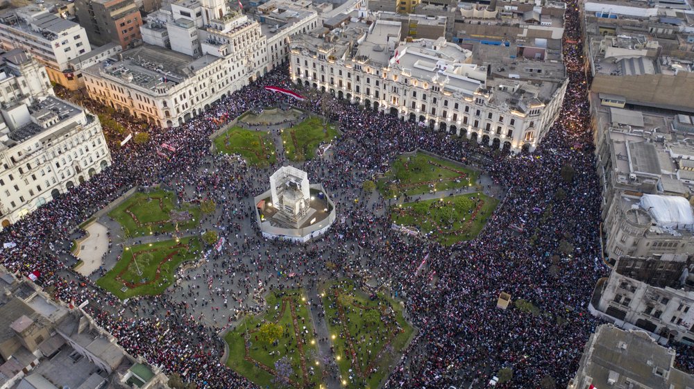 franklinbriceno's tweet photo. #Peru president's ouster sparks wave of youth-led #protests  https://t.co/9WLtBSETft (Pics by #RodrigoAbd) #protests2020 https://t.co/6OeLOgnpN8