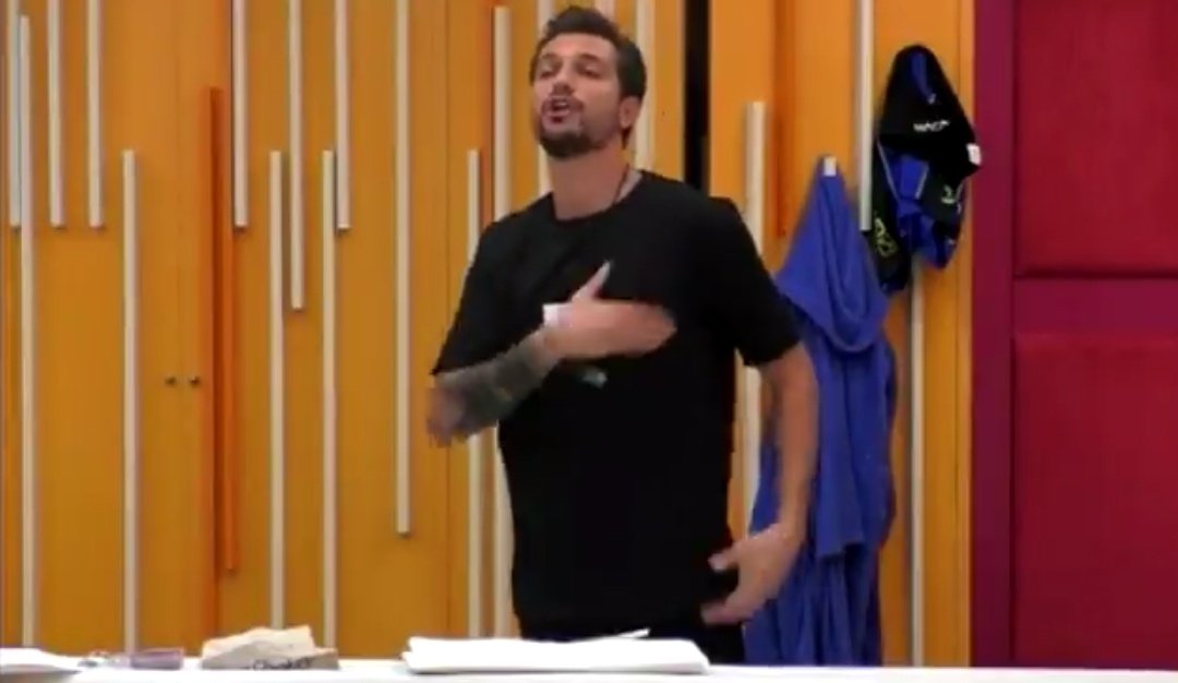 quellachepiange's tweet photo. NON SI VEDEVA UNA SERATA COSÌ DA UNA VITA GRAZIE É TUTTO BELLISSIMO 

#gfvip https://t.co/t0FDbIkFh9