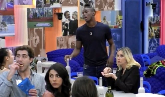 quellachepiange's tweet photo. NON SI VEDEVA UNA SERATA COSÌ DA UNA VITA GRAZIE É TUTTO BELLISSIMO 

#gfvip https://t.co/t0FDbIkFh9