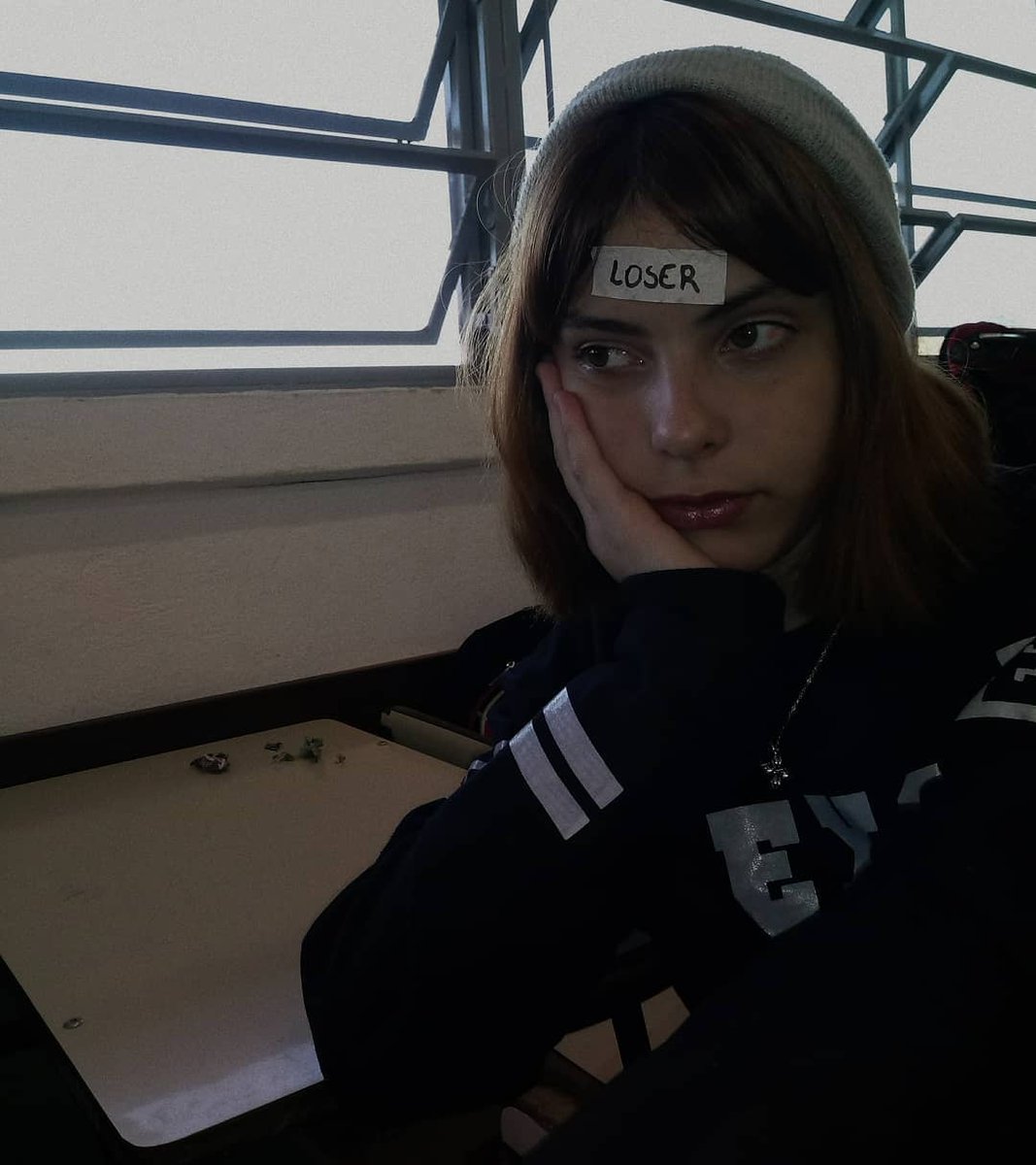 jujuolz's tweet photo. viu esse tuite? poste fotos suas na escola 

saudade dessa época, saudade desse cabelo curtinho. https://t.co/xzhFdWbNQf
