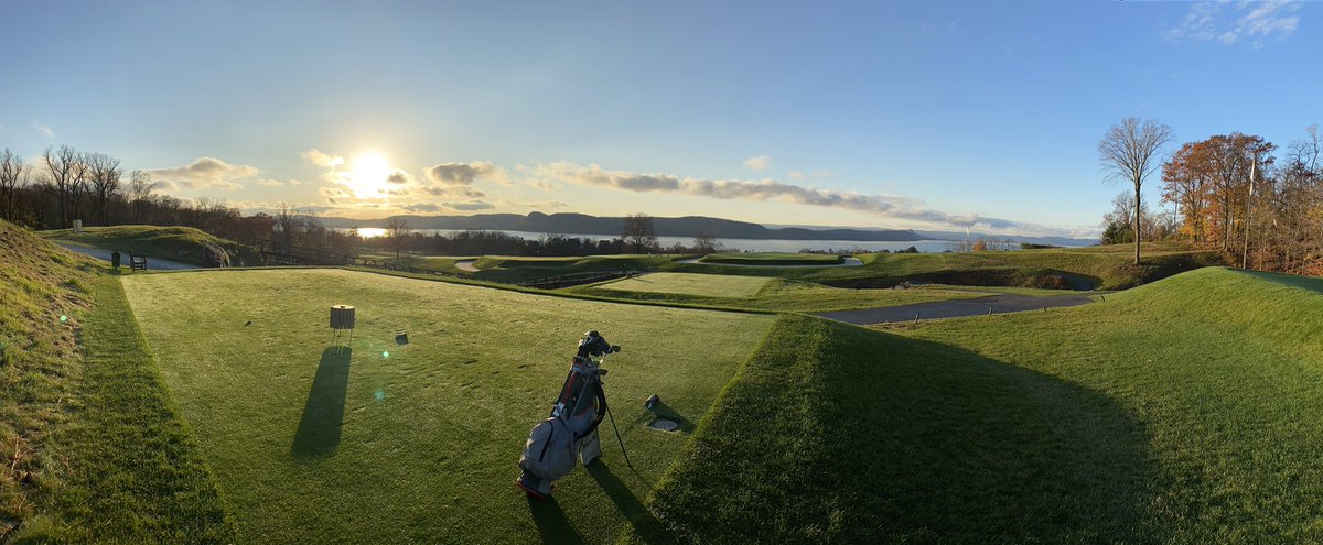 YankeeDynasty's tweet photo. Friday night lights at Sleepy Hollow CC @LinksGems #sleepyhollowcountryclub https://t.co/ISyX81xfBj