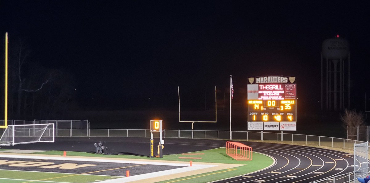 RoncalliFB's tweet photo. Final:

Roncalli 35
Mt. Vernon 14

Roncalli are your Regional Champions! https://t.co/ANSLeHOciu