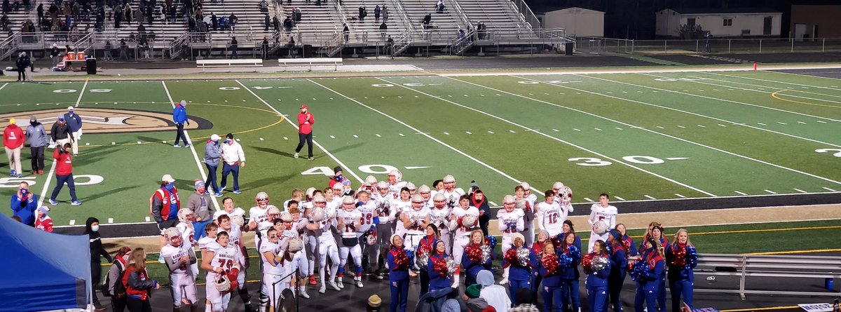 RoncalliFB's tweet photo. Final:

Roncalli 35
Mt. Vernon 14

Roncalli are your Regional Champions! https://t.co/ANSLeHOciu