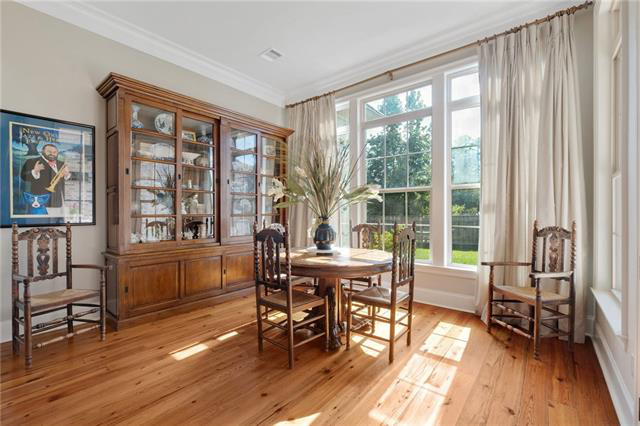 BedicoCreek's tweet image. Plentiful Cabinetry &amp;amp; a Huge Kitchen Island - This Custom Kitchen Is the Perfect Place to Prepare Those Holiday Meals, Just in Time for the Season! #TakeATour of 308 Seminole Circle - #2020FallTour ow.ly/L8CD50Chl2L